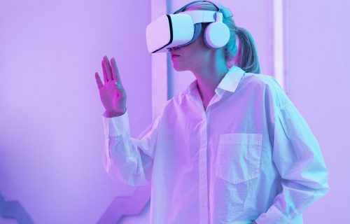 woman-wearing-virtual-reality-simulator