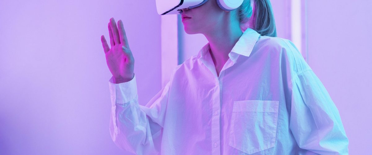 woman-wearing-virtual-reality-simulator